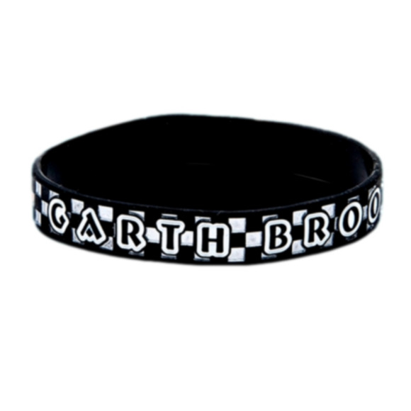 ๐ฃ Garth ๐ค Brooks World Tour ๐ถ Checkered Silicone Wristband Bracelet ๐ - Picture 1 of 2